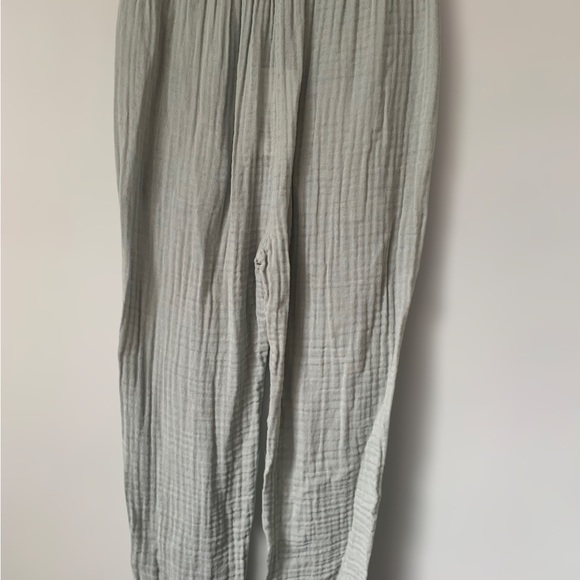 The Sunday pants are actually a blue/green color and the size is 1. - Picture 4 of 7